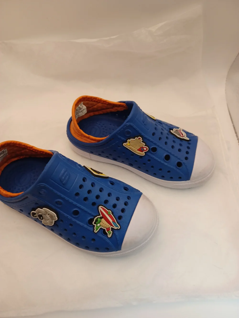 Skeachers Kids Blue Slip-On Clogs with Fun Charms